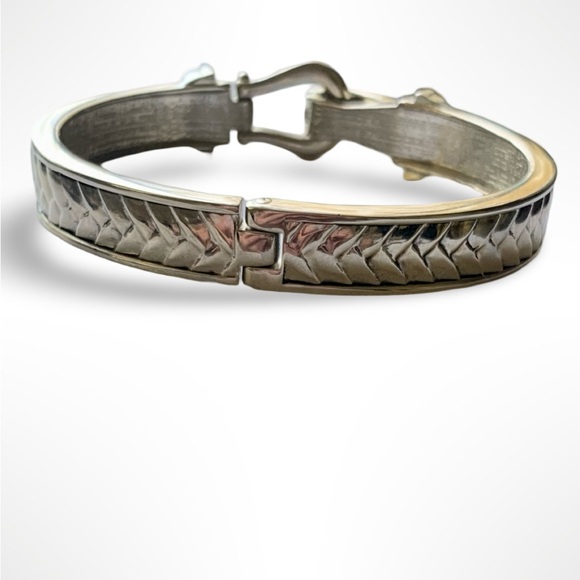 Vintage Western Style Hinged Bracelet - Picture 2 of 3